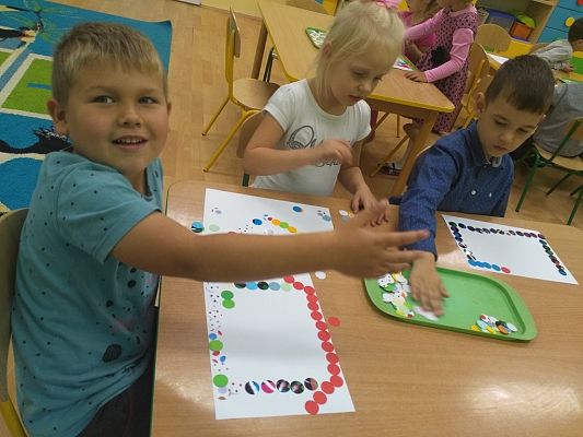 Grafika #4: Międzynarodowy Dzień Kropki w przedszkolu