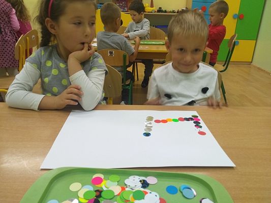 Grafika #5: Międzynarodowy Dzień Kropki w przedszkolu