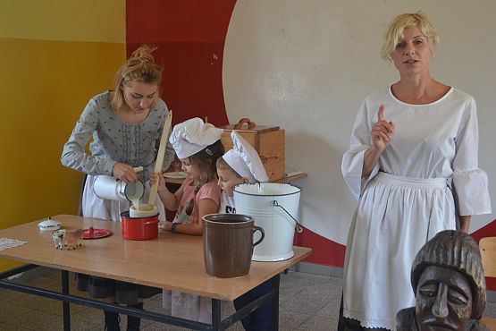 Grafika #5: MLECZNA DROGA W SZKOLE Z KOZĄ MAGDĄ