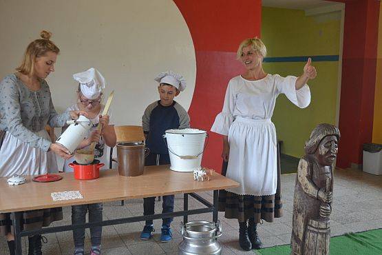 Grafika #9: MLECZNA DROGA W SZKOLE Z KOZĄ MAGDĄ