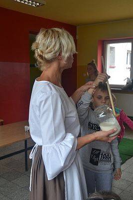 Grafika #10: MLECZNA DROGA W SZKOLE Z KOZĄ MAGDĄ