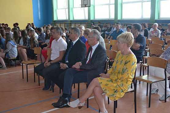 Grafika #1: Pożegnanie klas III gimnazjum