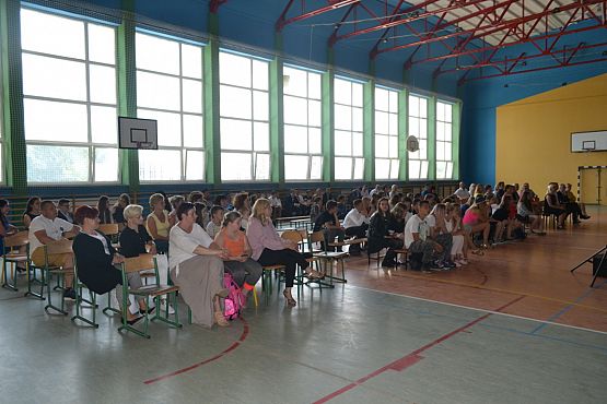 Grafika #9: Pożegnanie klas III gimnazjum