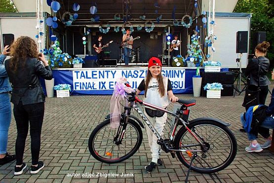 Grafika #1: Finał "Talentów gminy Wicko" za nami i kolejne sukcesy naszej czwartoklasistki
