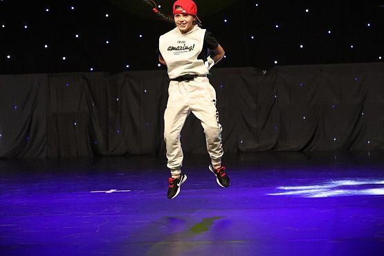 Grafika #5: Nasz uczennica na podium podczas Mistrzostw Świata w tańcu hip hop w Chorwacji