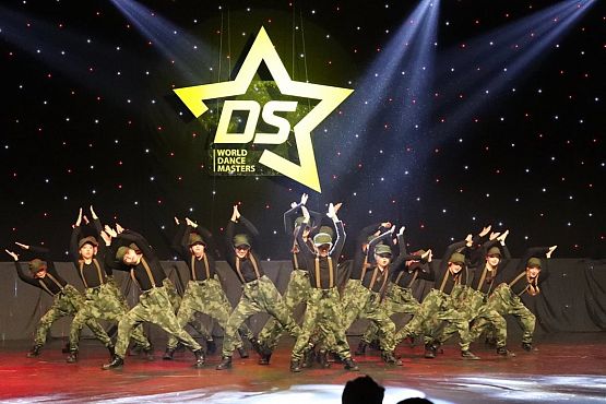 Grafika #6: Nasz uczennica na podium podczas Mistrzostw Świata w tańcu hip hop w Chorwacji