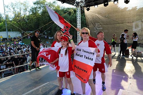 Grafika #9: Nasz uczennica na podium podczas Mistrzostw Świata w tańcu hip hop w Chorwacji