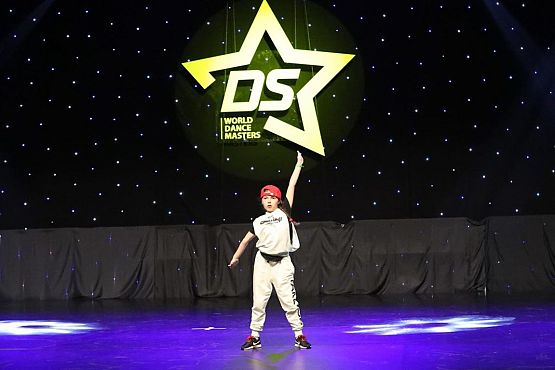 Grafika #12: Nasz uczennica na podium podczas Mistrzostw Świata w tańcu hip hop w Chorwacji