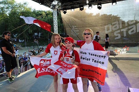 Grafika #13: Nasz uczennica na podium podczas Mistrzostw Świata w tańcu hip hop w Chorwacji