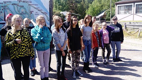 Grafika #1: Obóz harcerski w Szklanej Hucie