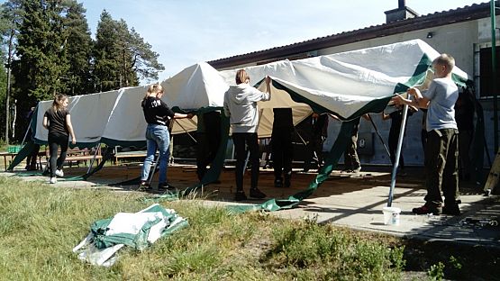 Grafika #2: Obóz harcerski w Szklanej Hucie