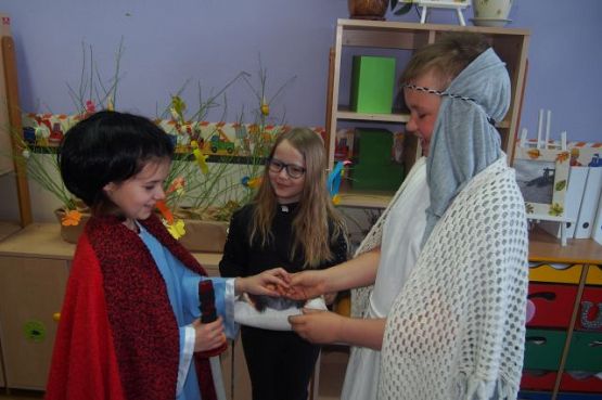 Grafika #3: Ślub Mieszka i Dobrawy oraz koronacja pierwszego króla Polski na lekcji historii