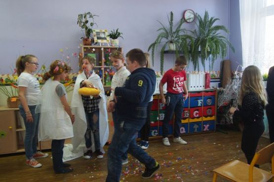 Grafika #8: Ślub Mieszka i Dobrawy oraz koronacja pierwszego króla Polski na lekcji historii