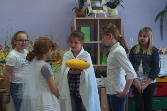 Grafika #9: Ślub Mieszka i Dobrawy oraz koronacja pierwszego króla Polski na lekcji historii