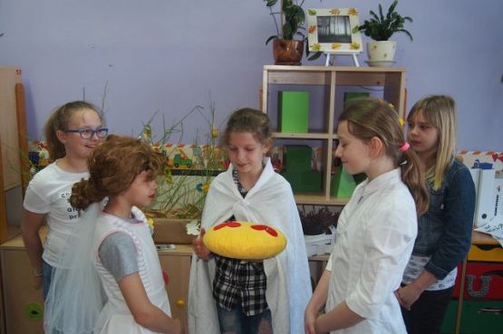 Grafika #10: Ślub Mieszka i Dobrawy oraz koronacja pierwszego króla Polski na lekcji historii