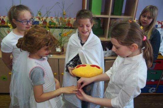 Grafika #11: Ślub Mieszka i Dobrawy oraz koronacja pierwszego króla Polski na lekcji historii