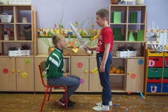 Grafika #14: Ślub Mieszka i Dobrawy oraz koronacja pierwszego króla Polski na lekcji historii