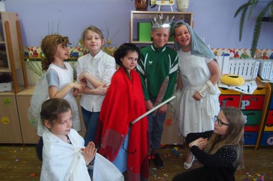 Grafika #0: Ślub Mieszka i Dobrawy oraz koronacja pierwszego króla Polski na lekcji historii