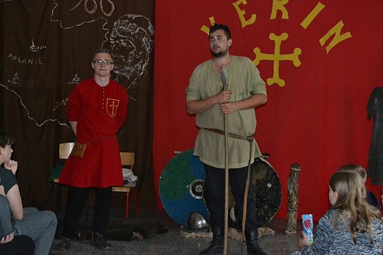 Grafika #1: Żywa lekcja historii