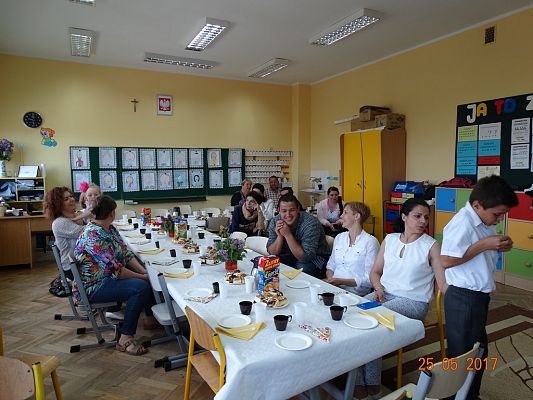 Grafika #7: DZIEŃ MAMY I TATY W KLSIE II b