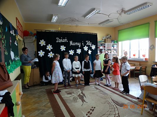 Grafika #9: DZIEŃ MAMY I TATY W KLSIE II b