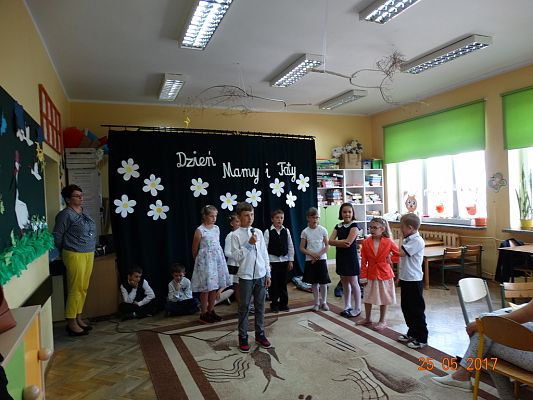 Grafika #10: DZIEŃ MAMY I TATY W KLSIE II b