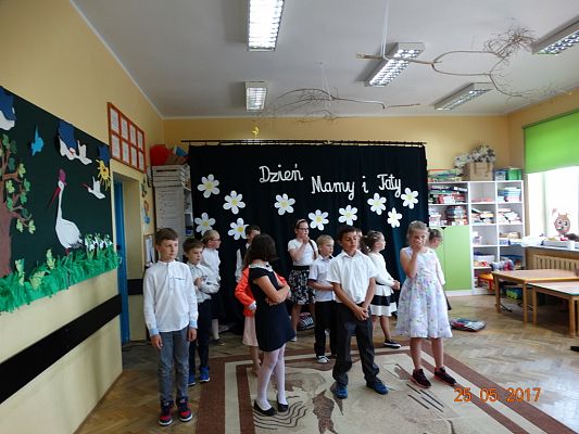 Grafika #11: DZIEŃ MAMY I TATY W KLSIE II b