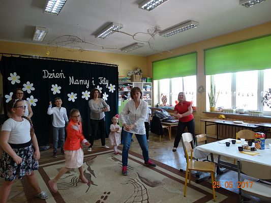 Grafika #23: DZIEŃ MAMY I TATY W KLSIE II b