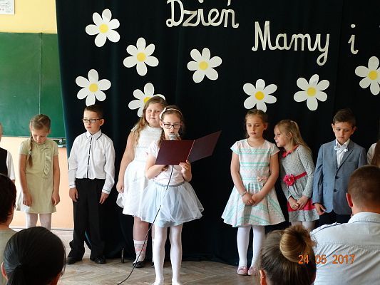 Grafika #1: Dzień Mamy i Taty w 2a