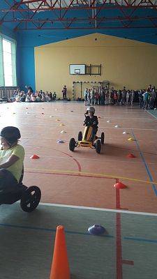 Grafika #5: Bezpieczna droga do szkoły