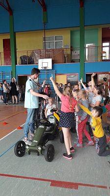 Grafika #17: Bezpieczna droga do szkoły