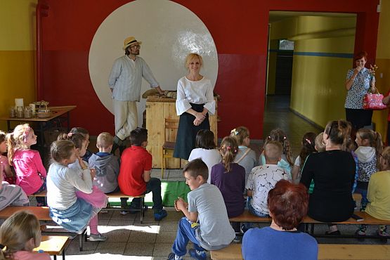 Grafika #1: Wiosenny kurnik