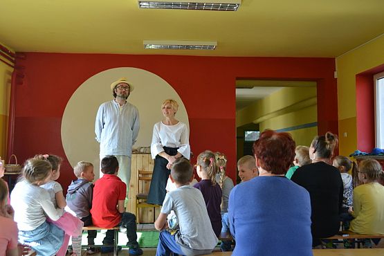 Grafika #2: Wiosenny kurnik