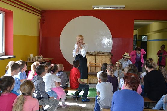 Grafika #4: Wiosenny kurnik