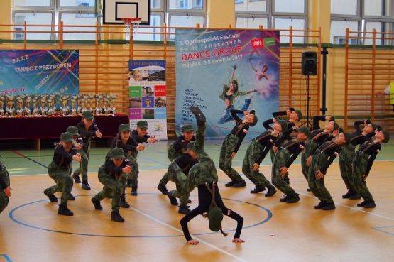 Grafika #4: Świat Tańca Dobrusi