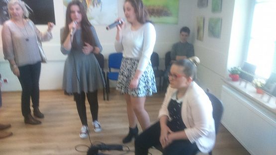 Grafika #2: Występy naszych uczniów podczas wystawy prac Marzeny Kotłowskiej na Stacji Kultura w Lęborku