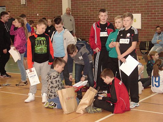 Grafika #4: Zawodnicy UKS Libero Łebień zagrali na Międzynarodowym Turnieju Minisiatkówki Dziewcząt i Chłopców Platan Cup 2017.