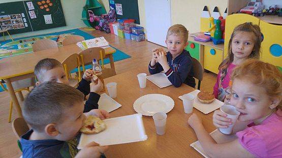 Grafika #0: TŁUSTY CZWARTEK W PRZEDSZKOLU