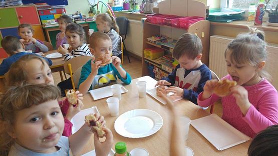 Grafika #2: TŁUSTY CZWARTEK W PRZEDSZKOLU