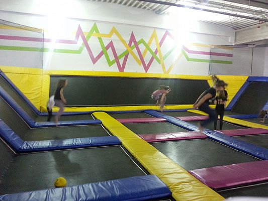 Grafika #2: Z wizytą w Jump!N