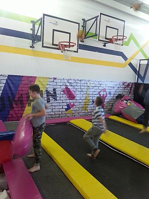 Grafika #6: Z wizytą w Jump!N