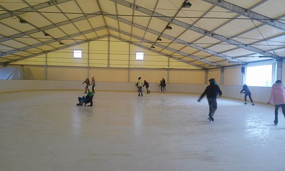 Grafika #11: Klasa 5 i 6 na lodowisku w Łebie