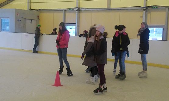 Grafika #9: Klasa 5 i 6 na lodowisku w Łebie