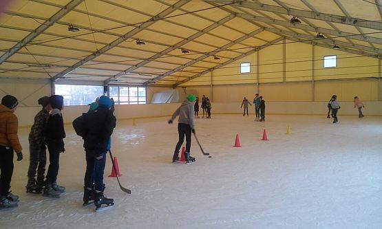 Grafika #7: Klasa 5 i 6 na lodowisku w Łebie