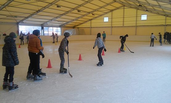 Grafika #5: Klasa 5 i 6 na lodowisku w Łebie