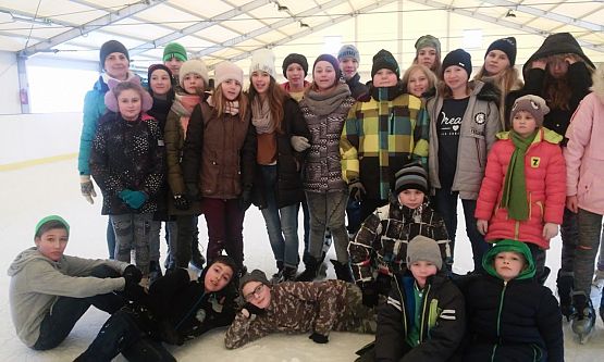 Grafika #2: Klasa 5 i 6 na lodowisku w Łebie