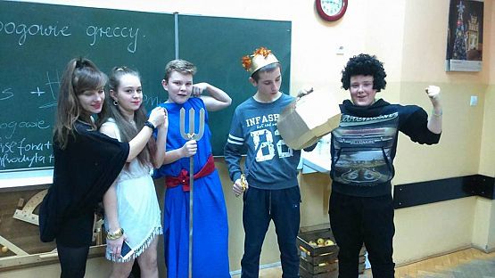 Grafika #1: Bogowie olimpijscy zawitali na lekcjach historii w naszej szkole