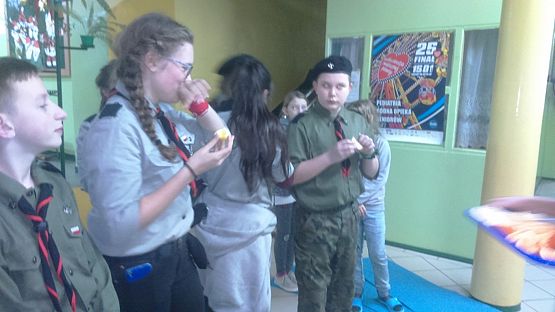 Grafika #12: Harcerskie przyrzeczenie i noc w zaprzyjaźnionej szkole w Garczegorzu