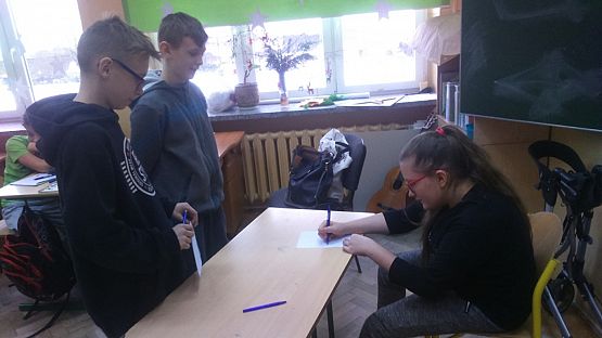 Grafika #2: Nasze artystki rozdawały autografy!!!
