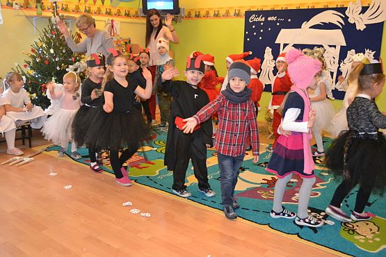 Grafika #14: Spotkanie gwiazdkowe w przedszkolu